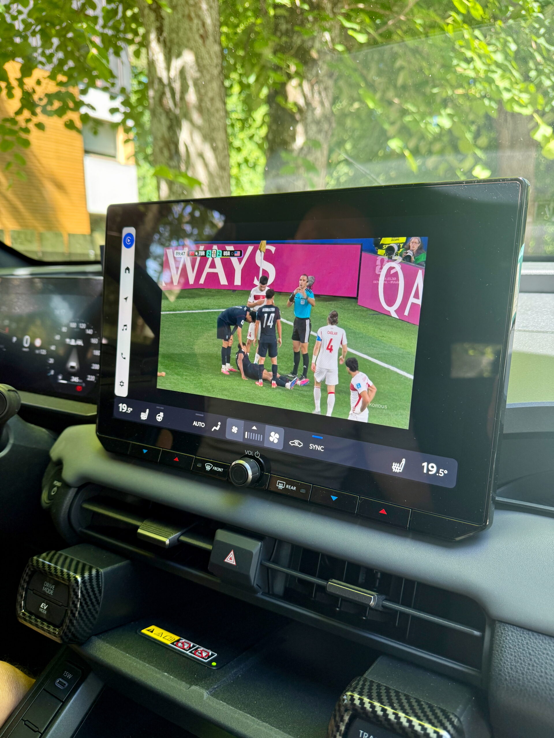 Ottocast Mirror Touch – telefoni peegeldamine autosse + juhtmevaba CarPlay - Pilt 3