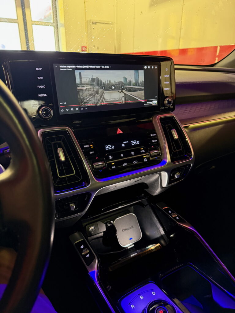 OttoAibox E2 CarPlay AI Box multimeediakeskus, videomängija + juhtmevaba CarPlay ja Android Auto (avatud karp)